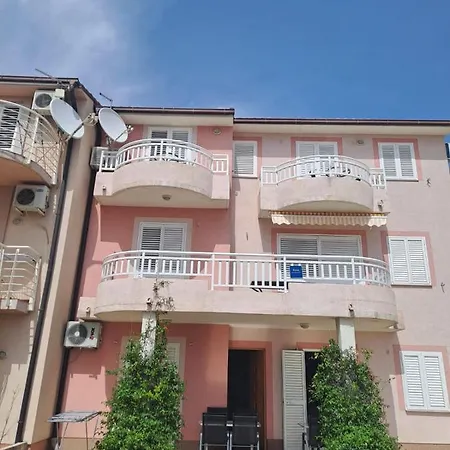 Inoma Apartment *